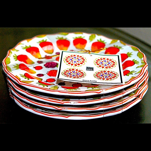 222 FIFTH BERRY FRUITY SET OF 4 PLATES APPETIZER DESSERT PORCELAIN - Picture 3 of 5